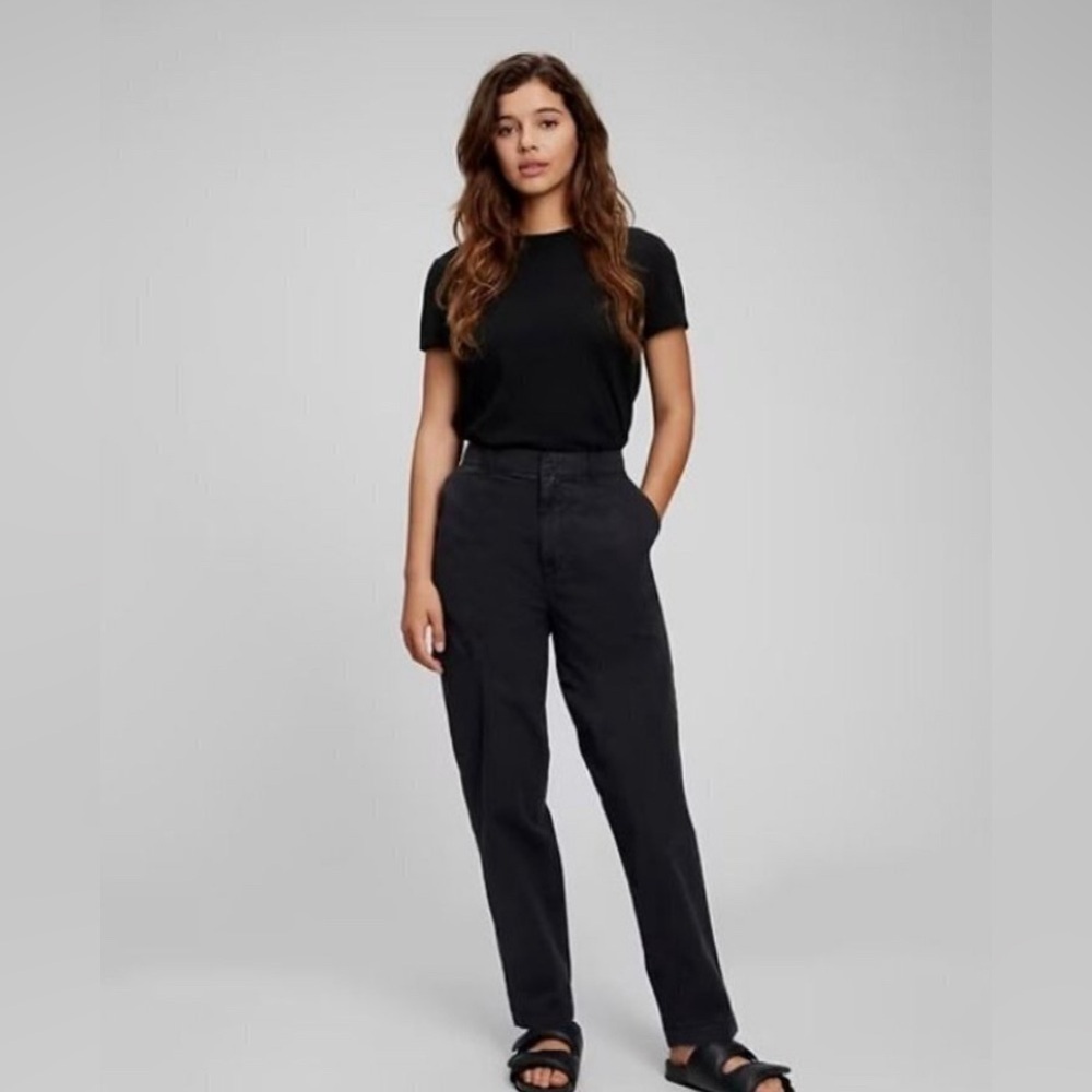 NWT! GAP Women's Black Straight Up Khaki with Washwell - Size 10P🩷